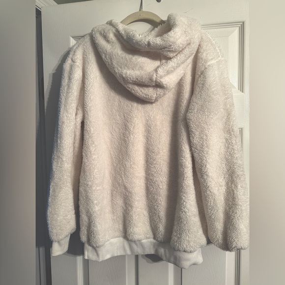 Super fuzzy size medium sweatshirt - Picture 2 of 2
